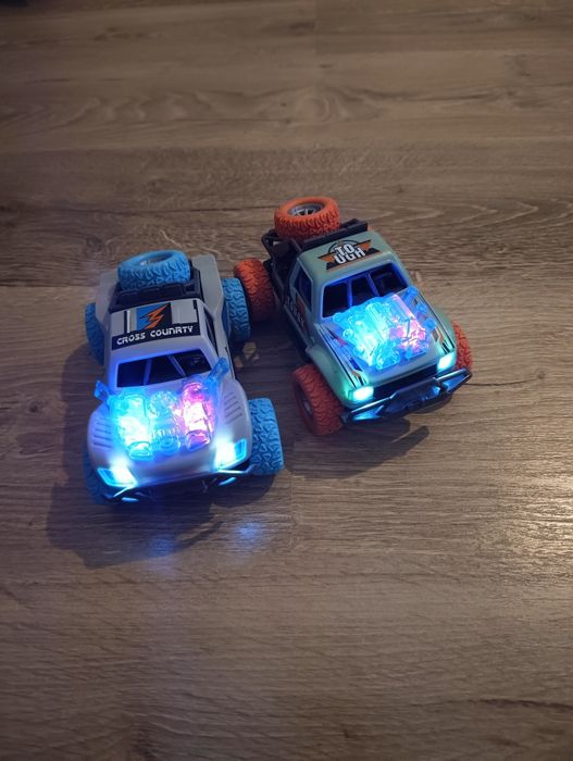 Set mașinuțe cu luminițe și sunete