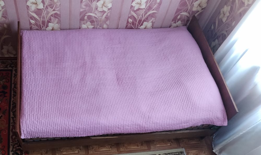 Кровать в хорошем состоянии