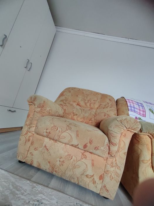 Отдам диван с креслом 3 метра .