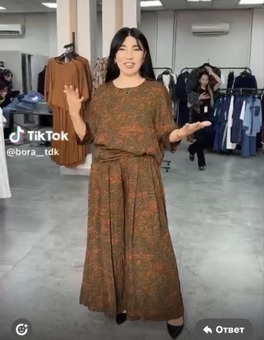 Продам новый костюм брючной