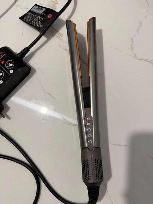 Placa de par Dyson in stare perfecta / Temperatura reglabila pana la 140 grade / Ecran LCD / Cupru