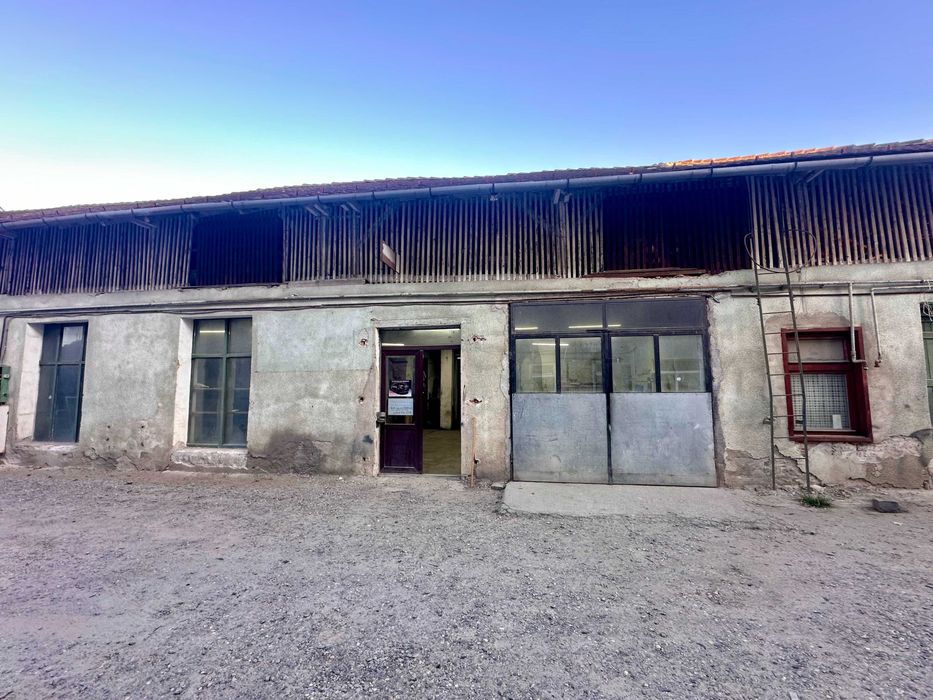 Spațiu comercial - magazie / atelier de închiriat în zona centrală a Mediașului – access auto în curte
