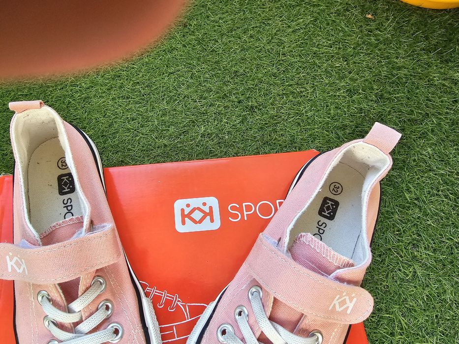 Продавам детски гуменки за момичета