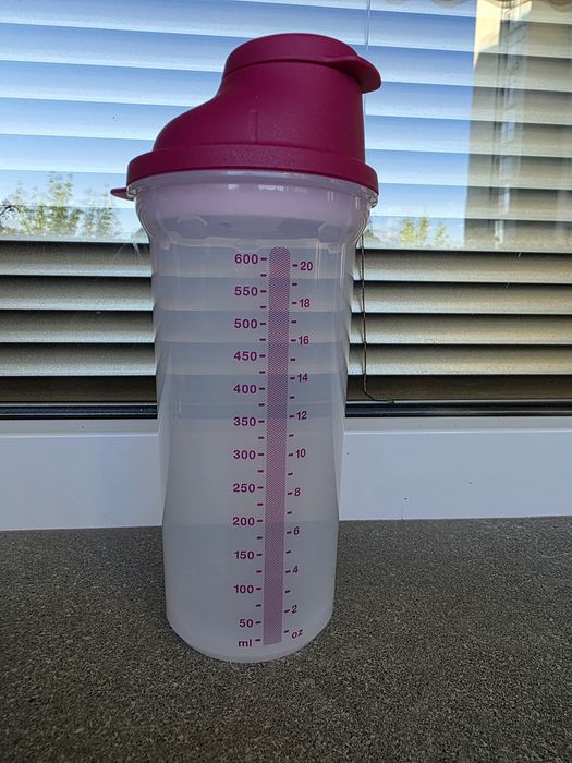 Tupperware миксер / шейкър 600 ml
