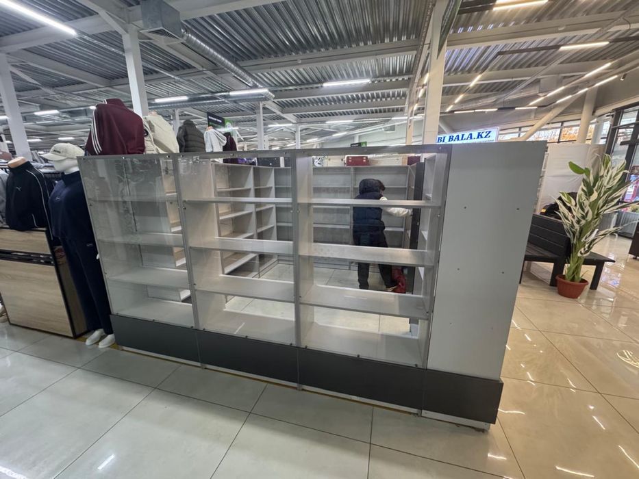 Продам витрины/стеллажи