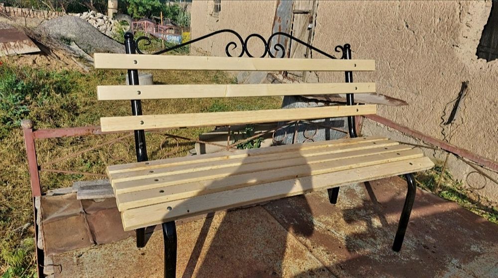 Скамейка со спинкой с ковками 2мт