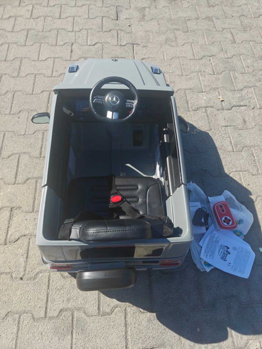 MERCEDES Акумулаторен джип Mercedes-Benz G580 сив