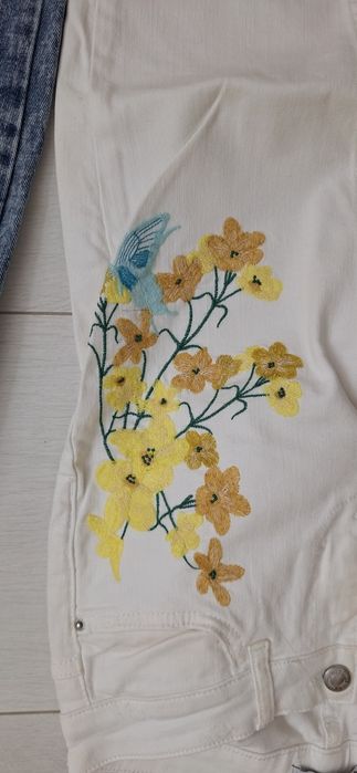 Vand 3 perechi de blugi zara la 45 lei toti +cadou