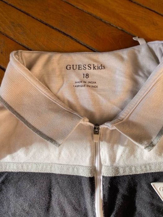 Tricou Guess polo alb-negru cu fermoar