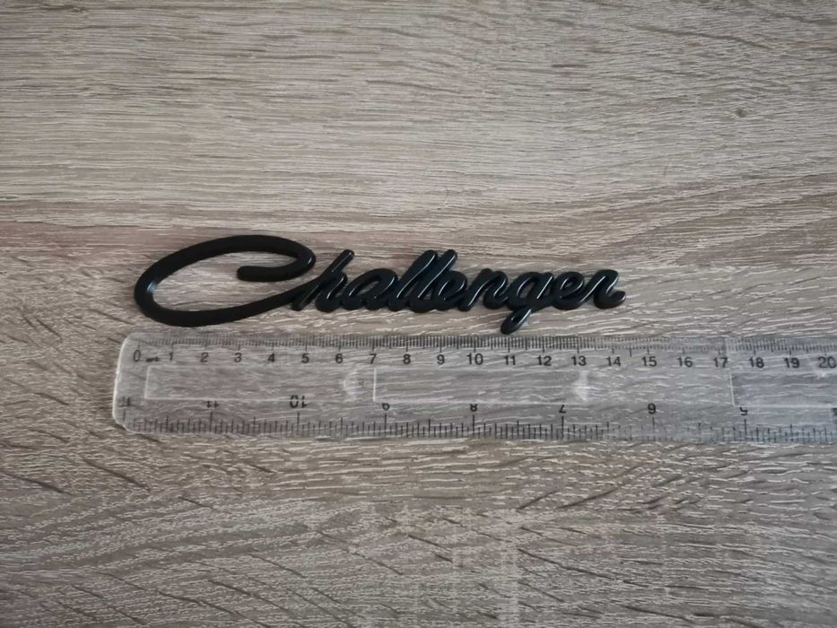 Dodge Challenger черна емблема стар стил