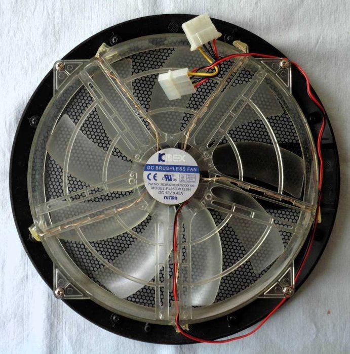 огромный вентилятор для корпуса электроники