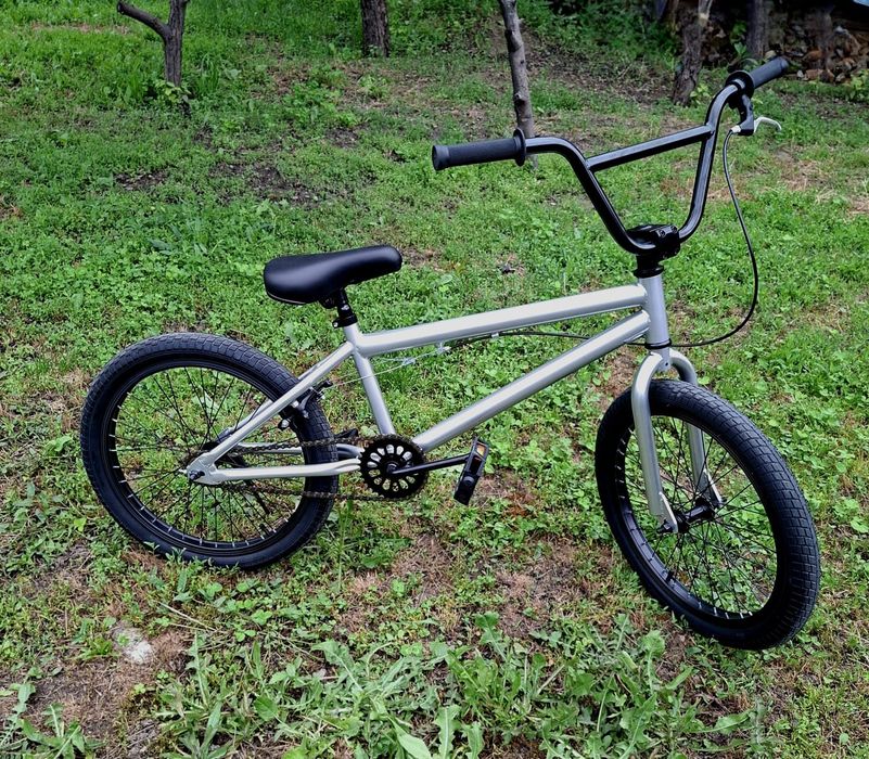 Велосипед BMX tourfun(в подарок 4 пеги и наклейки)