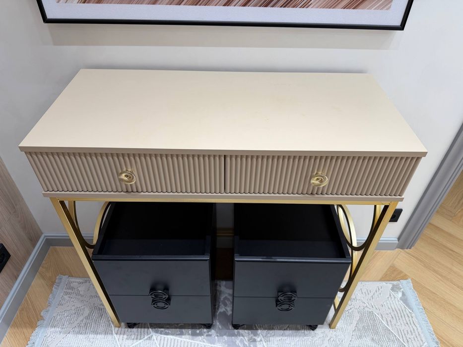 Тумба  и  тримо мебельное изделие