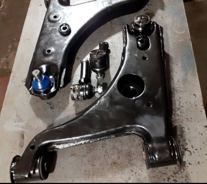 Сайлентблоки. Шаровые опоры. Рулевые наконечники.