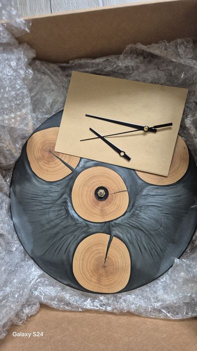 Ceas de perete unicat din lemn și rășină epoxidică – Handmade, design premium