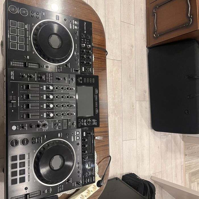 Pioneer XDJ-XZ продава се с куфар и кабели за повече инфо позванете