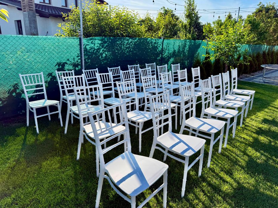 Închiriere Scaune Chiavari pentru Nunți și Evenimente