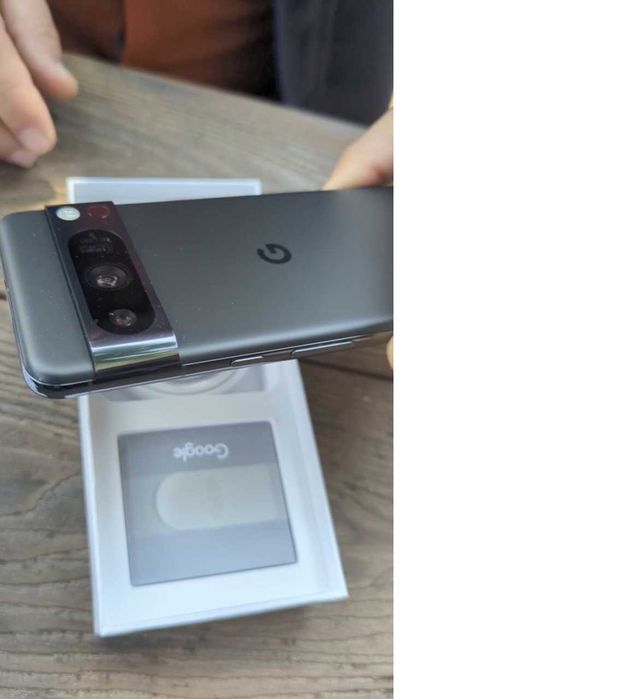 Google Pixel 8 Pro цвета Obsidian на 12/128GB