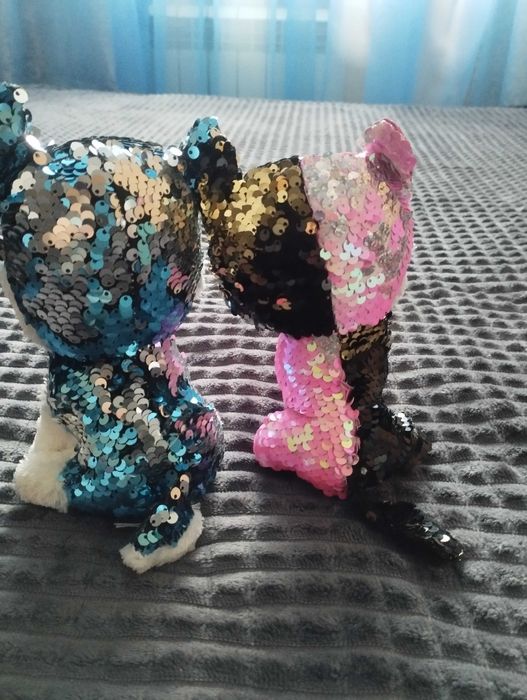 Мягкие игрушки с пайетками.