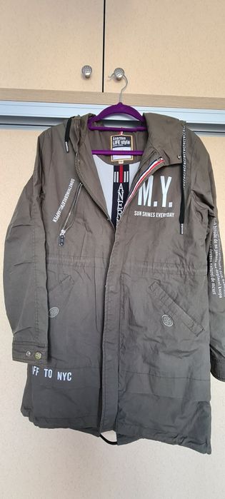 Продам куртки  для девочки.