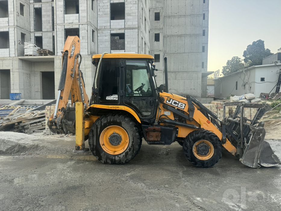 JCB 3CX | 2018 год | 12 600 м/ч | Отличное рабочее состояние
