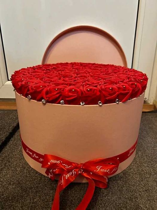 Cutie cadou trandafiri