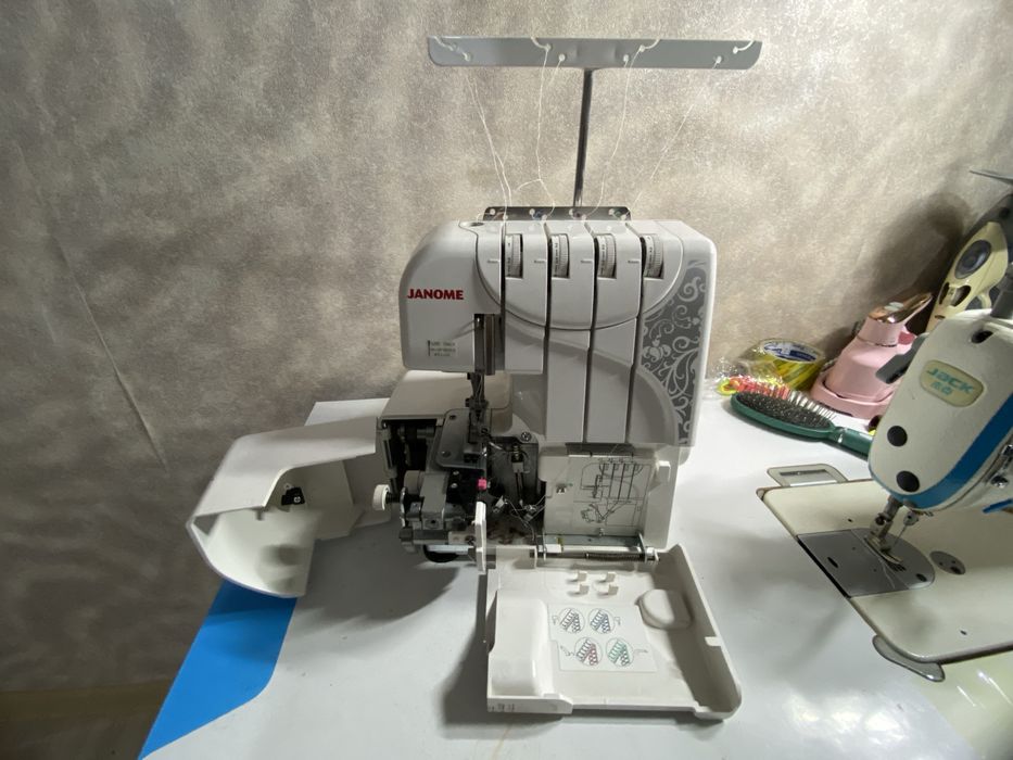 продаются ОВЕРЛОК (JANOME)