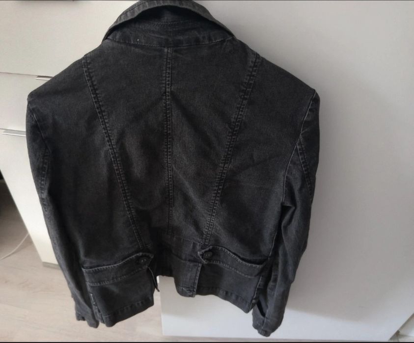 Geaca de blugi Armani Jeans oferta in descriere