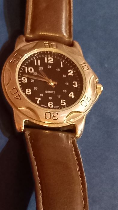 Vand ceas de mana dama Quartz,curea piele,stare perfecta,cu baterie