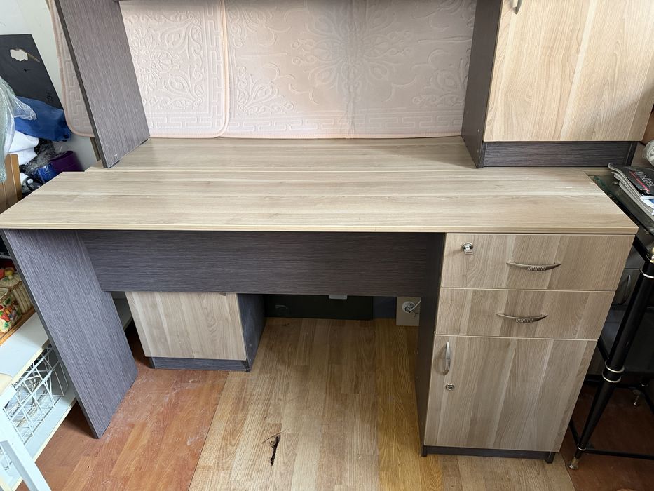 Продается стол для салона красоты