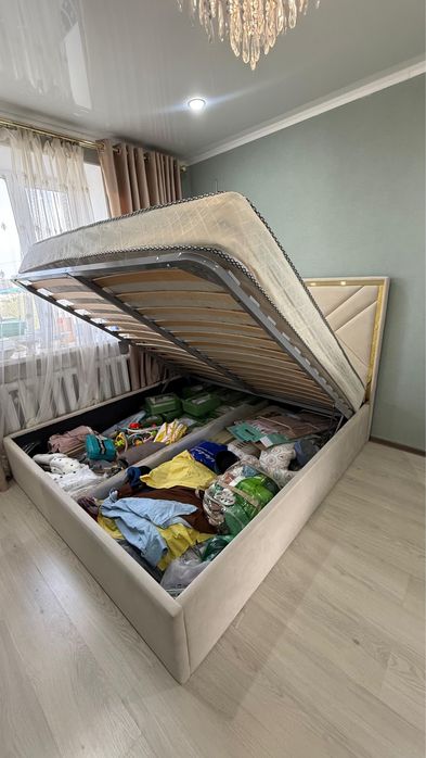 Продам кровать с матрасом