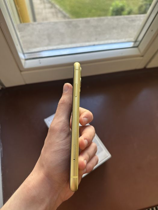 iPhone 11 in stare buna, baterie 100% high capacity