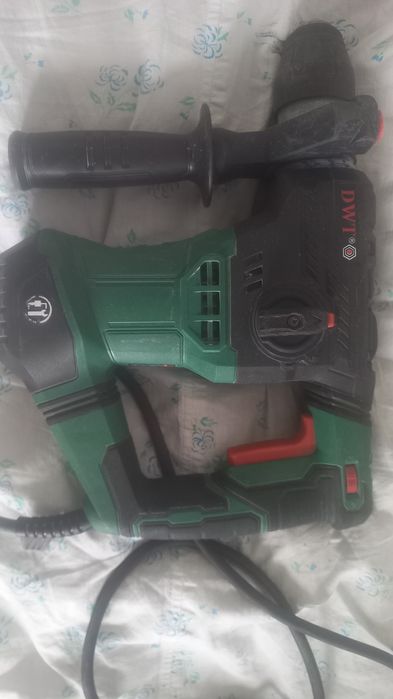 Продаётся перфоратор DWT