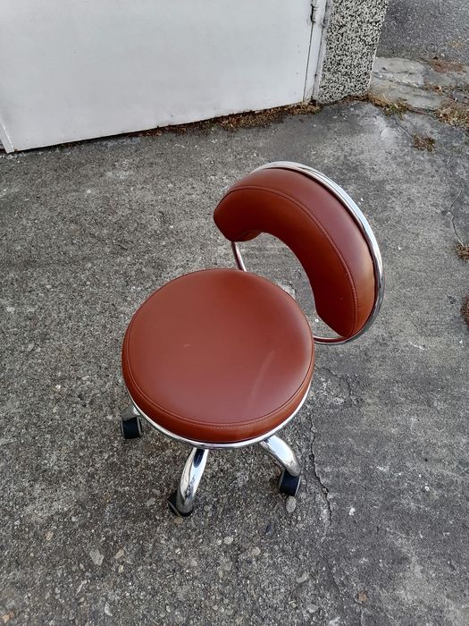 Пълно обзавеждане и оборудване за маникюрен салон