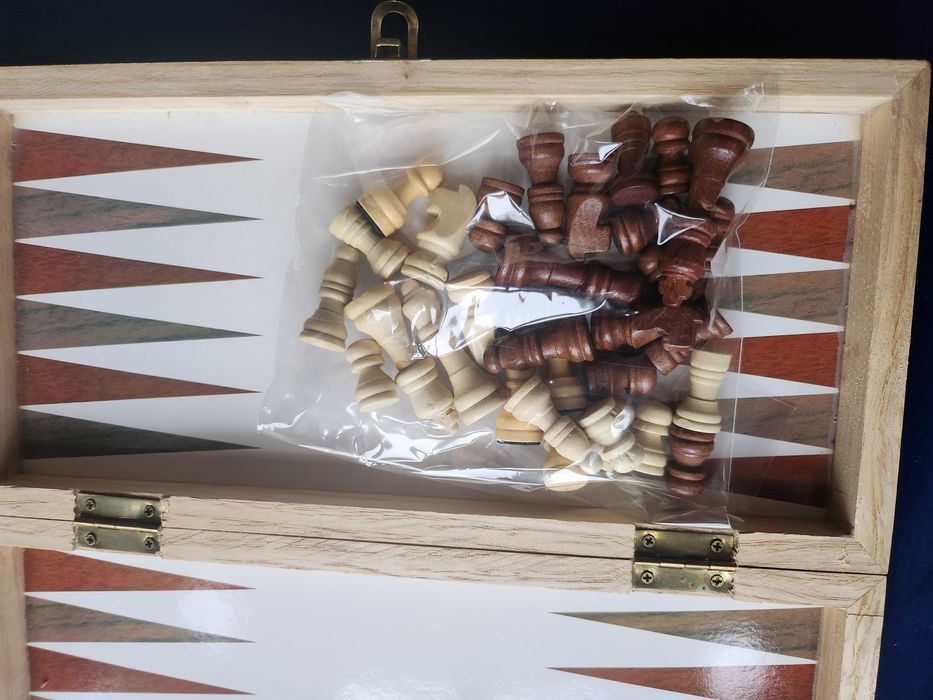 шах с к-т фигури 29х29 см / малък пирографиран 17х17 см с фигури