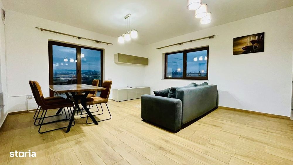 Casă  cu două apartamente și spațiu comercial,parter,etaj,etaj retras