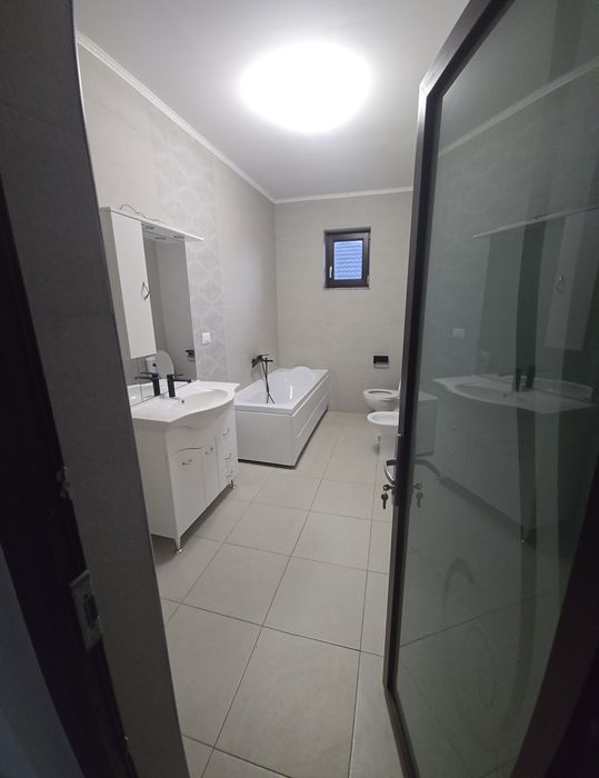 Închiriez vila Dumbrava rosie