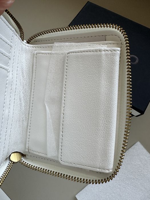 Чисто ново Портмоне Pinko бяло, черно