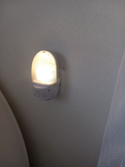 Bec cu led pentru priză