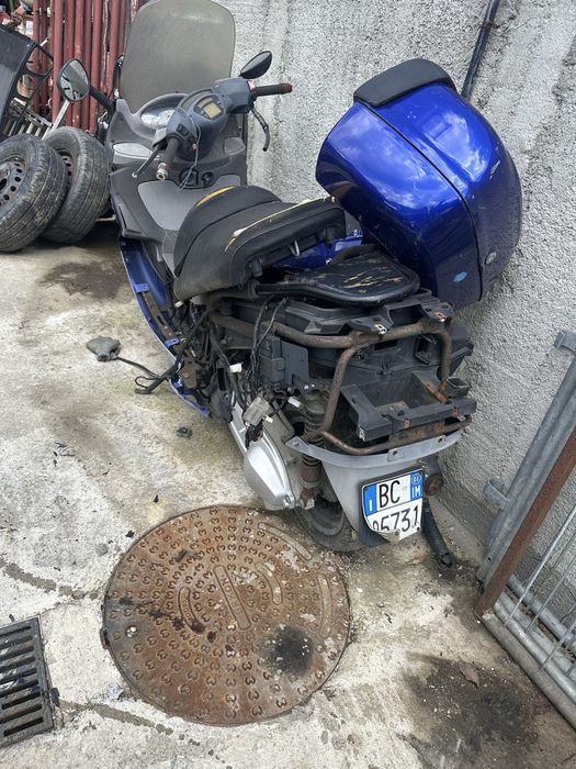 2 Scuter ,1 piagio x9 250 cmc ,1 aprilia leonardo de 125 cmc + moped