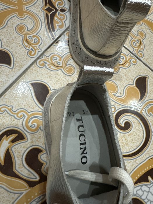 Продам кроссовки