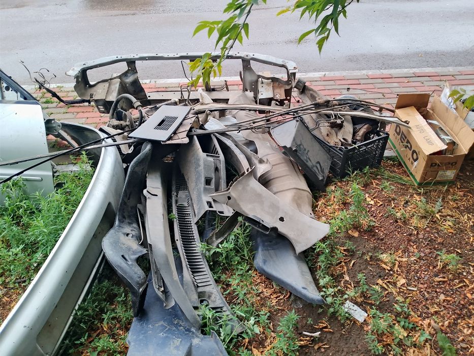 Запчасти Mitsubishi Colt.