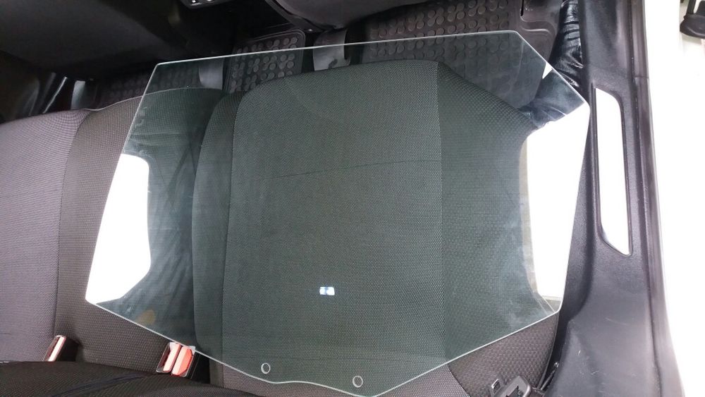 Vând geamuri laterale usi spate si luneta citroen ds5 70% transparență