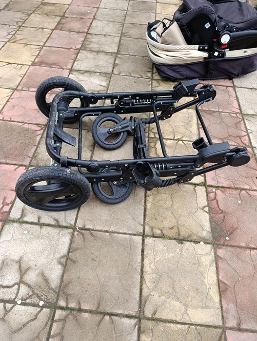Carucior Coccolle transformabil 3 in 1 cu scoica, landou, pliabil