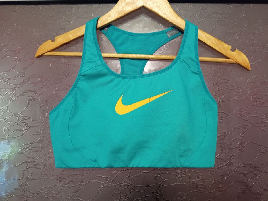 Бюстиета nike и adidas