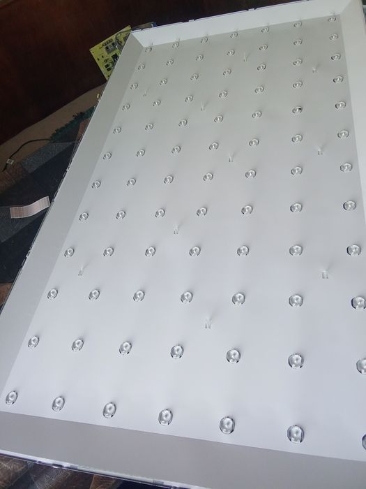 Телевизори "Philips" 50pus 8518 Ambilight и LG 55UR73003LA на части