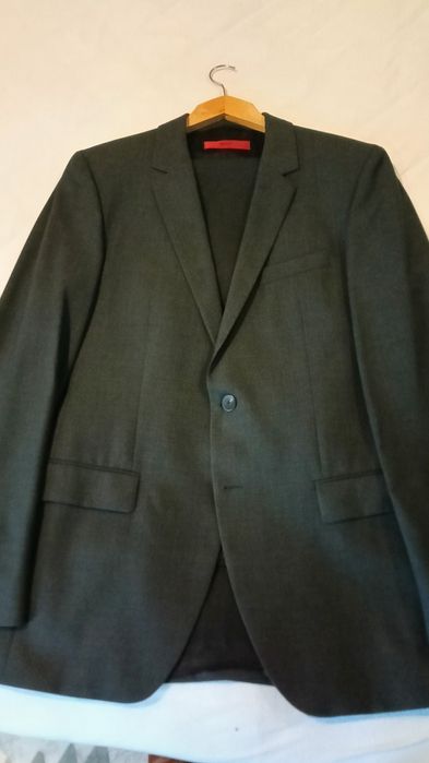 Мъжки костюм HUGO, 48 размер