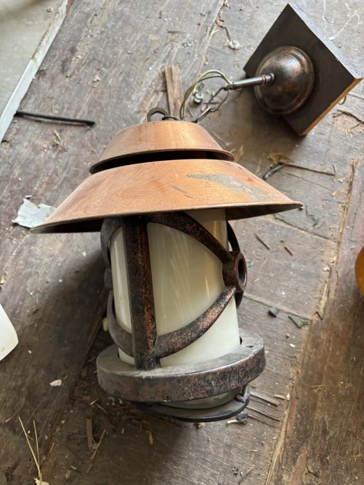 Люстра в хорошем состоянии