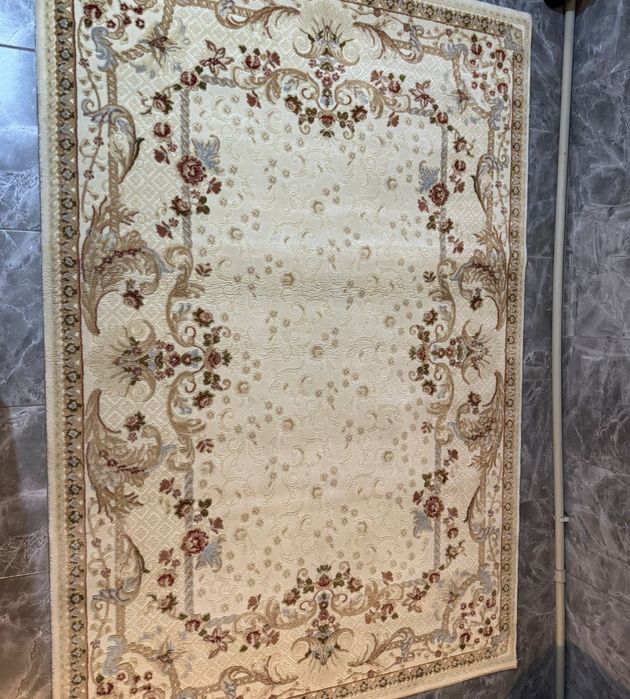 Продам шерстяной ковёр 160 на 230