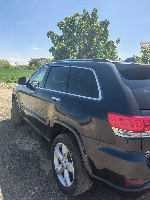 Vând Jeep grand cherokee 2014 overland, impecabil.